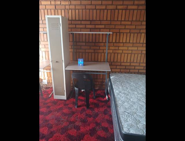 6 BEDROOM HOUSE FOR SALE IN MADADENI B